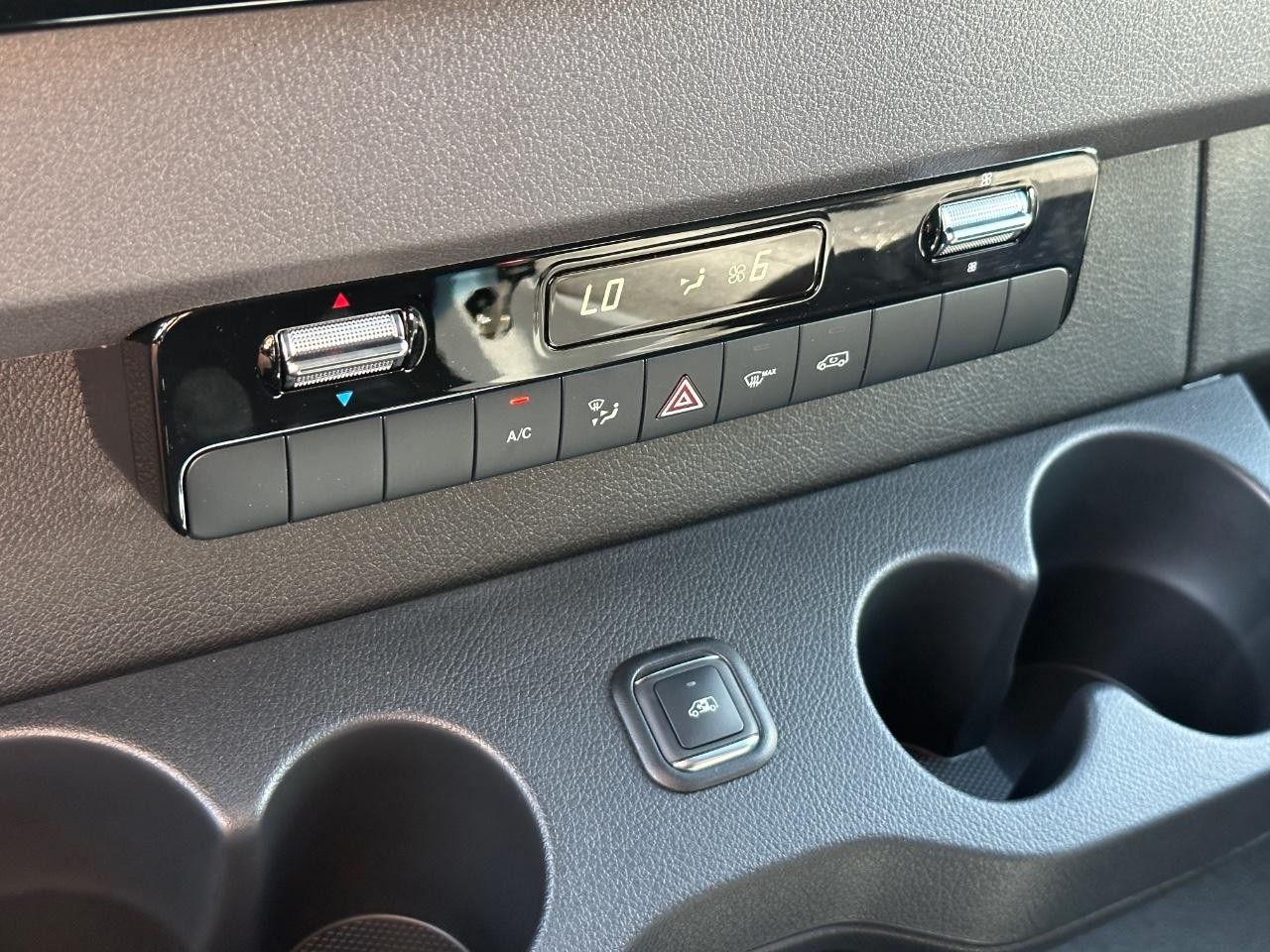 Mercedes-Benz Sprinter Cargo Van Vehicle Full-screen Gallery Image 23