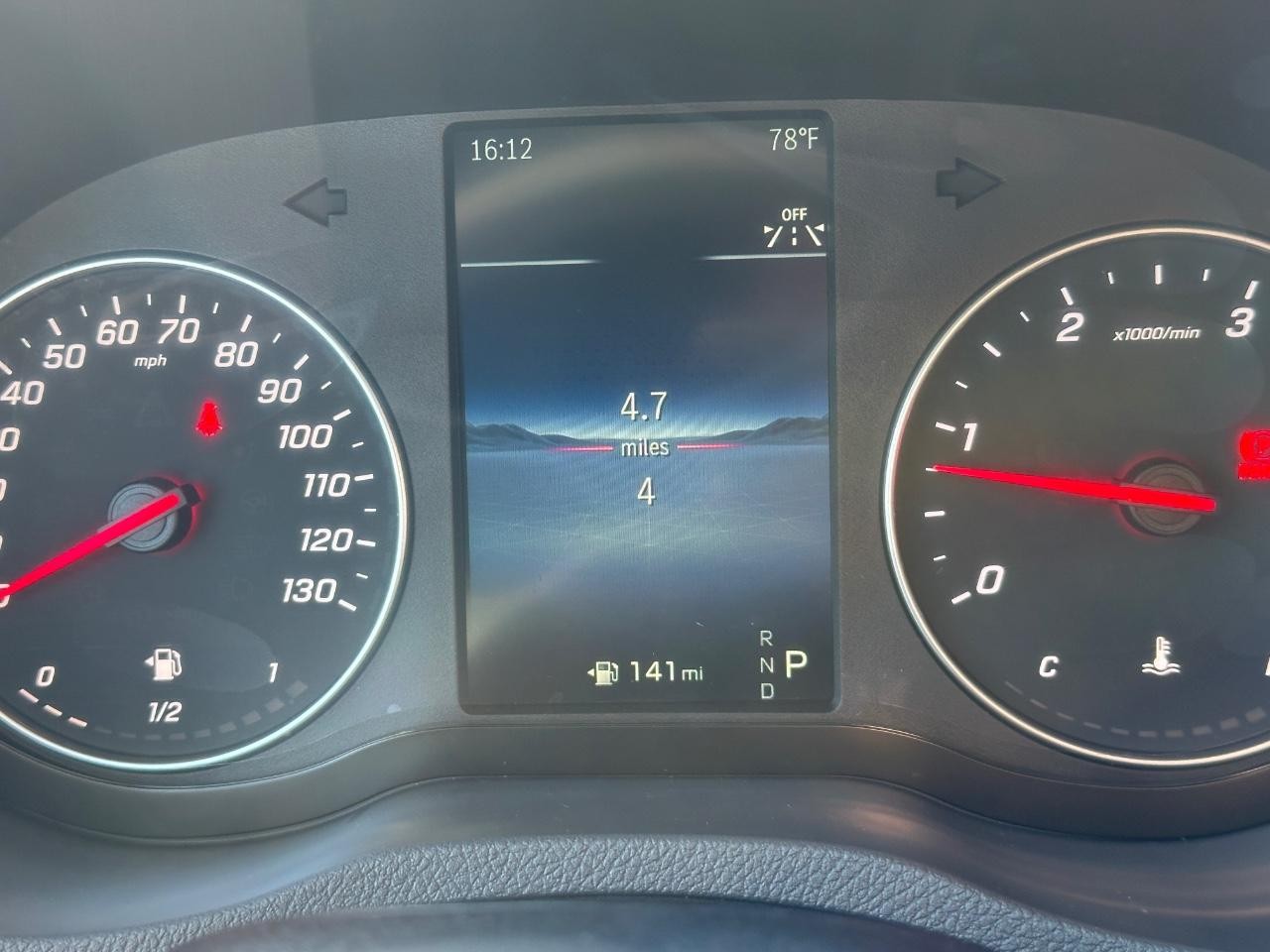 Mercedes-Benz Sprinter Cargo Van Vehicle Full-screen Gallery Image 26