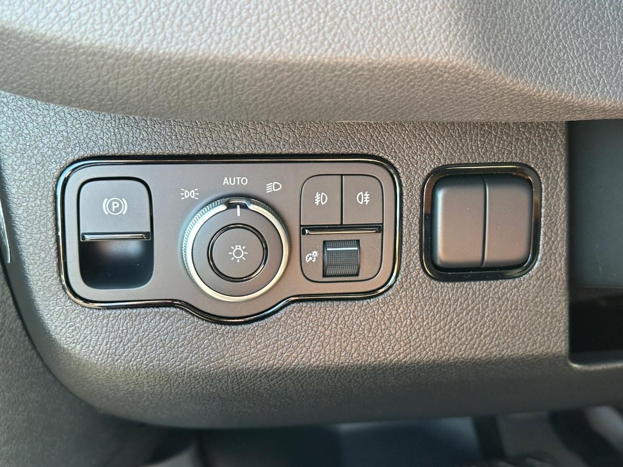 Mercedes-Benz Sprinter Cargo Van Vehicle Full-screen Gallery Image 27