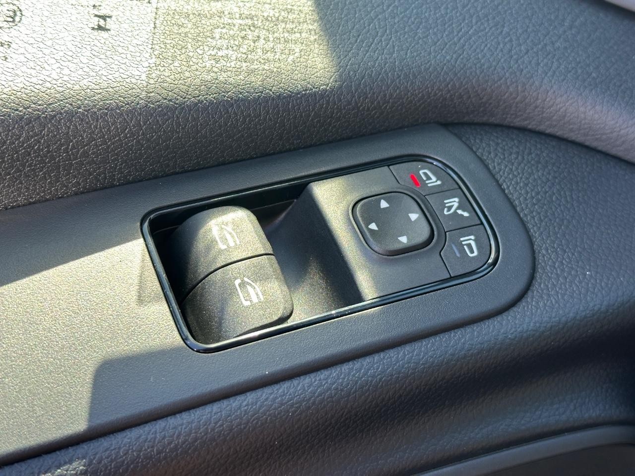 Mercedes-Benz Sprinter Cargo Van Vehicle Full-screen Gallery Image 28