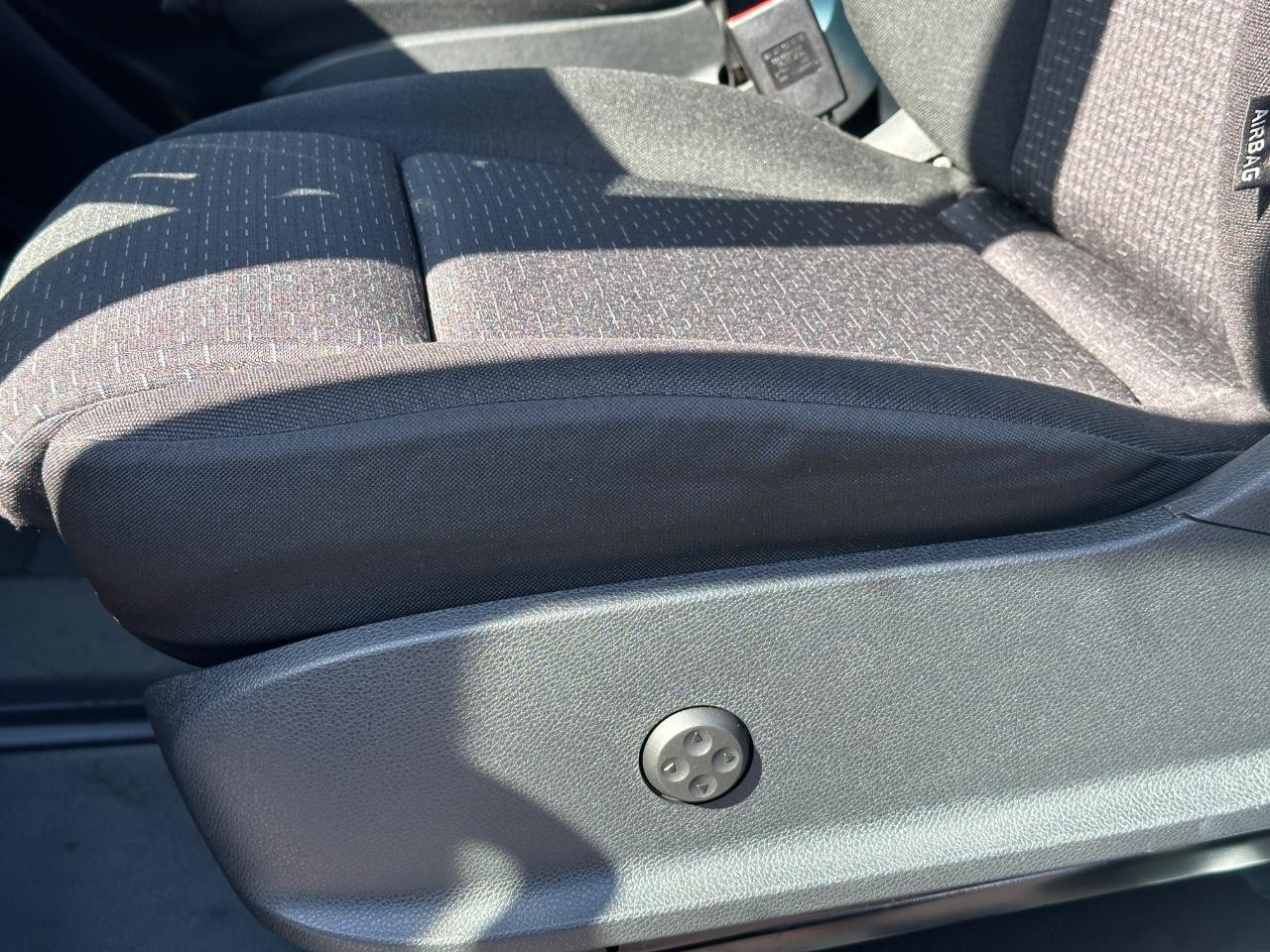 Mercedes-Benz Sprinter Cargo Van Vehicle Full-screen Gallery Image 30