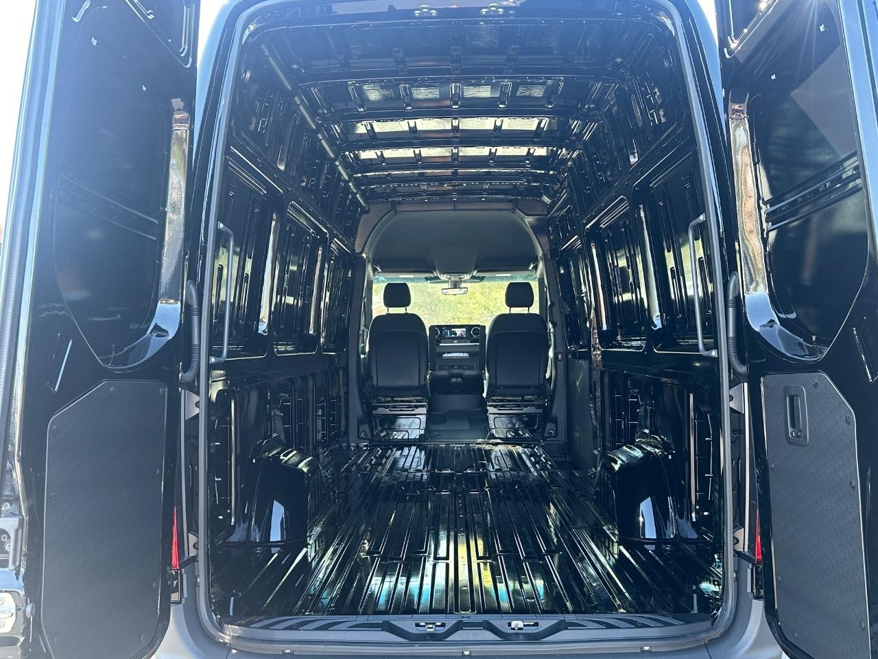 Mercedes-Benz Sprinter Cargo Van Vehicle Full-screen Gallery Image 10