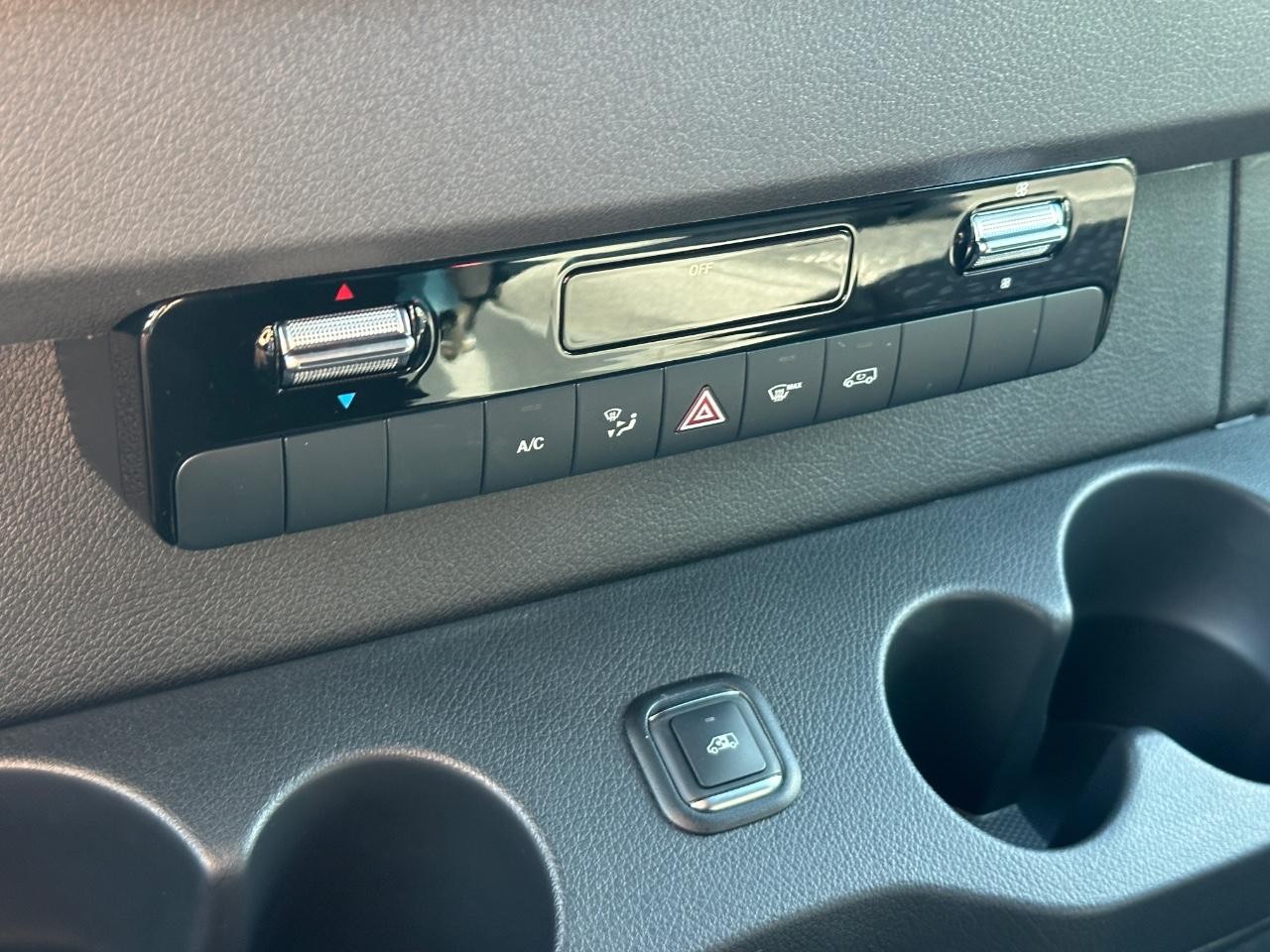 Mercedes-Benz Sprinter Cargo Van Vehicle Full-screen Gallery Image 23