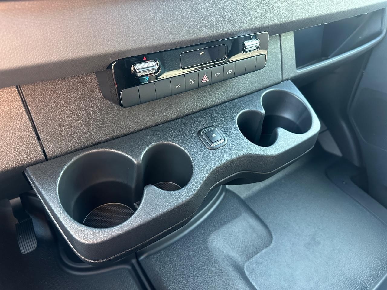 Mercedes-Benz Sprinter Cargo Van Vehicle Full-screen Gallery Image 24