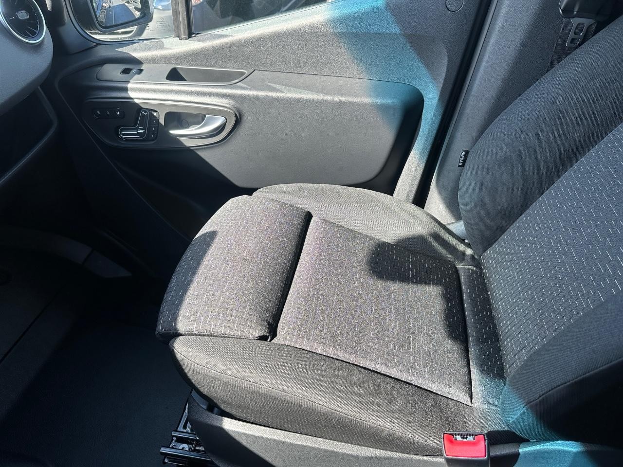 Mercedes-Benz Sprinter Cargo Van Vehicle Full-screen Gallery Image 25