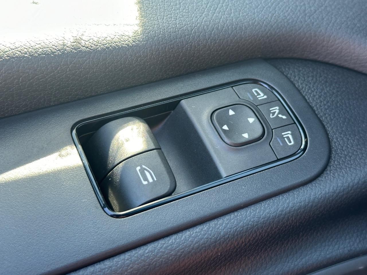 Mercedes-Benz Sprinter Cargo Van Vehicle Full-screen Gallery Image 27