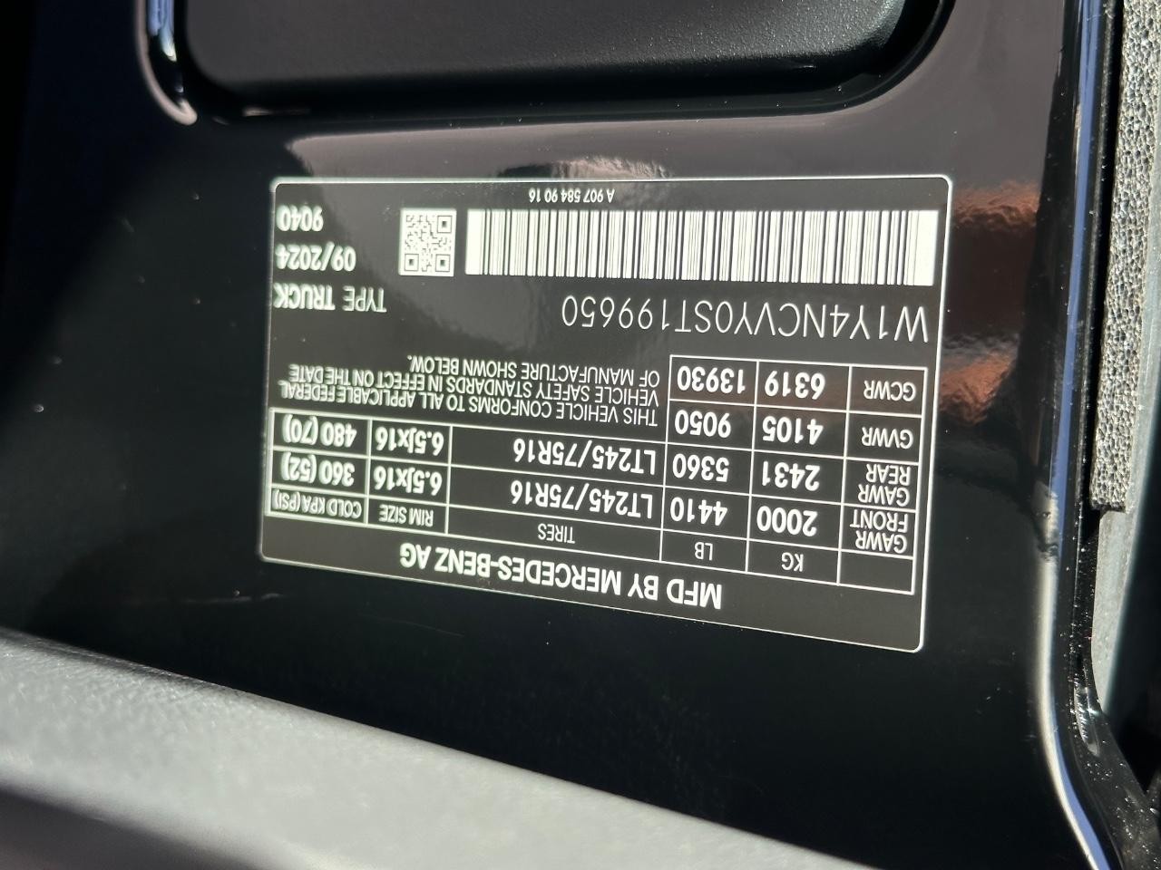 Mercedes-Benz Sprinter Cargo Van Vehicle Full-screen Gallery Image 30