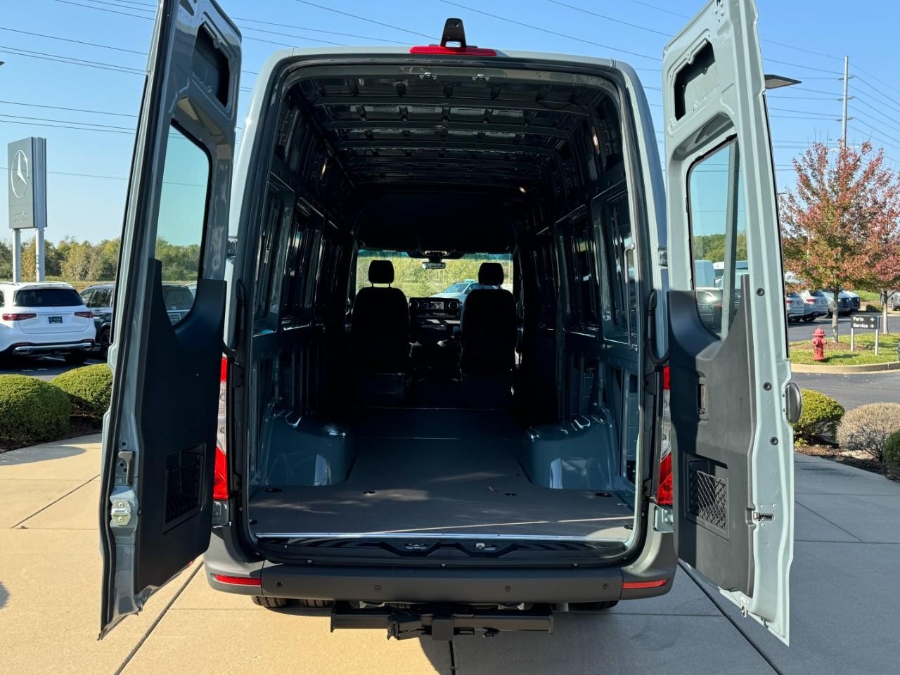 Mercedes-Benz Sprinter Cargo Van Vehicle Full-screen Gallery Image 17