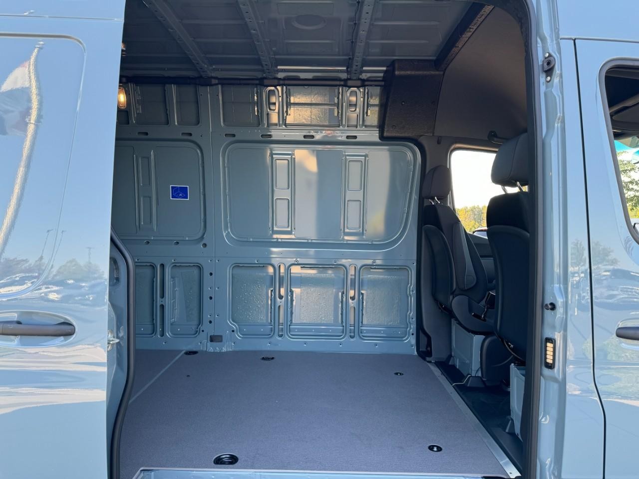 Mercedes-Benz Sprinter Cargo Van Vehicle Full-screen Gallery Image 18