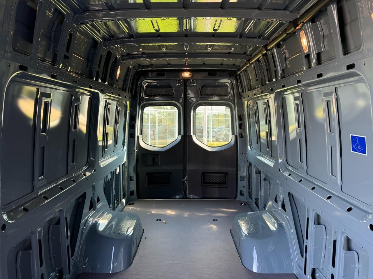 Mercedes-Benz Sprinter Cargo Van Vehicle Full-screen Gallery Image 19