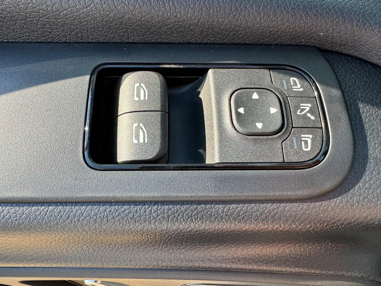 Mercedes-Benz Sprinter Cargo Van Vehicle Full-screen Gallery Image 22