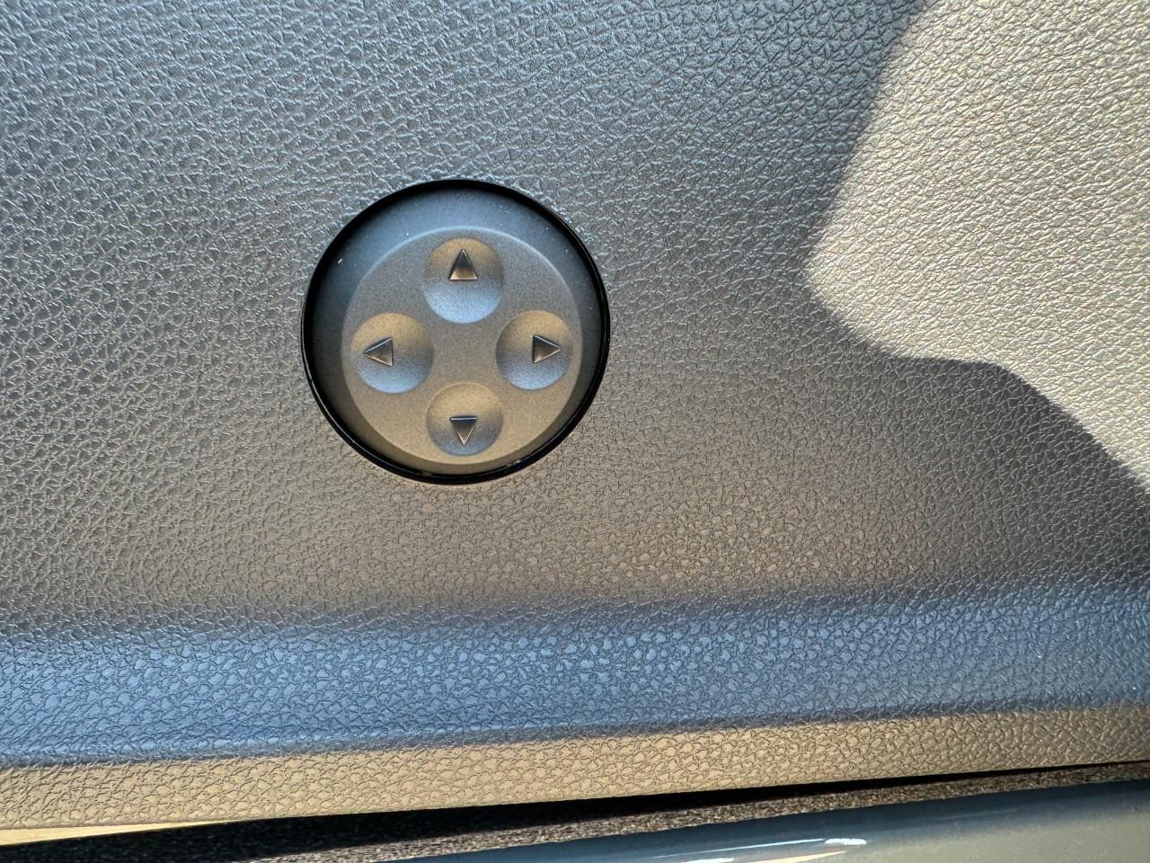 Mercedes-Benz Sprinter Cargo Van Vehicle Full-screen Gallery Image 24