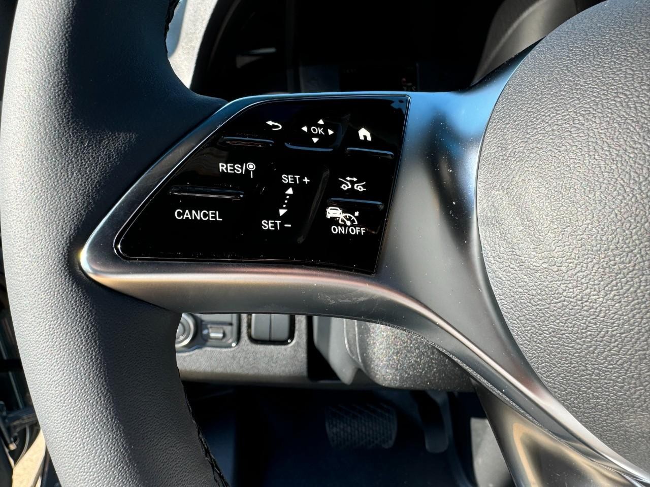 Mercedes-Benz Sprinter Cargo Van Vehicle Full-screen Gallery Image 26