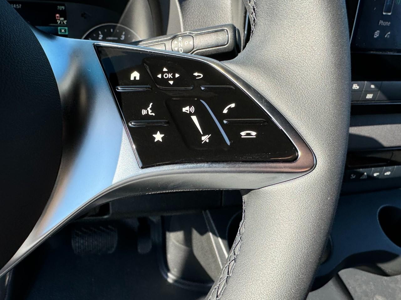 Mercedes-Benz Sprinter Cargo Van Vehicle Full-screen Gallery Image 27