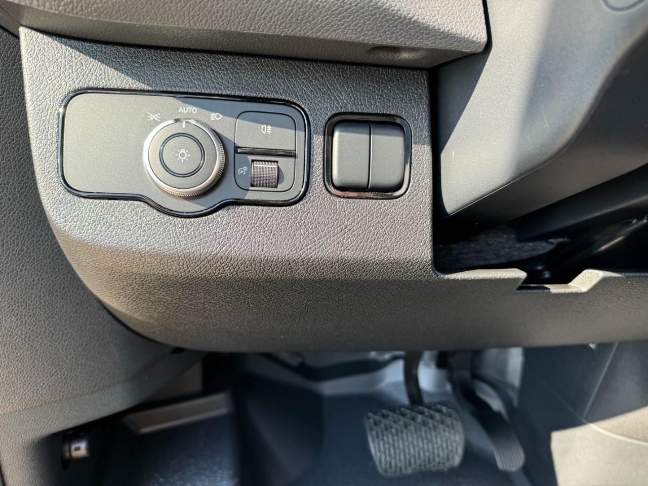 Mercedes-Benz Sprinter Cargo Van Vehicle Full-screen Gallery Image 25