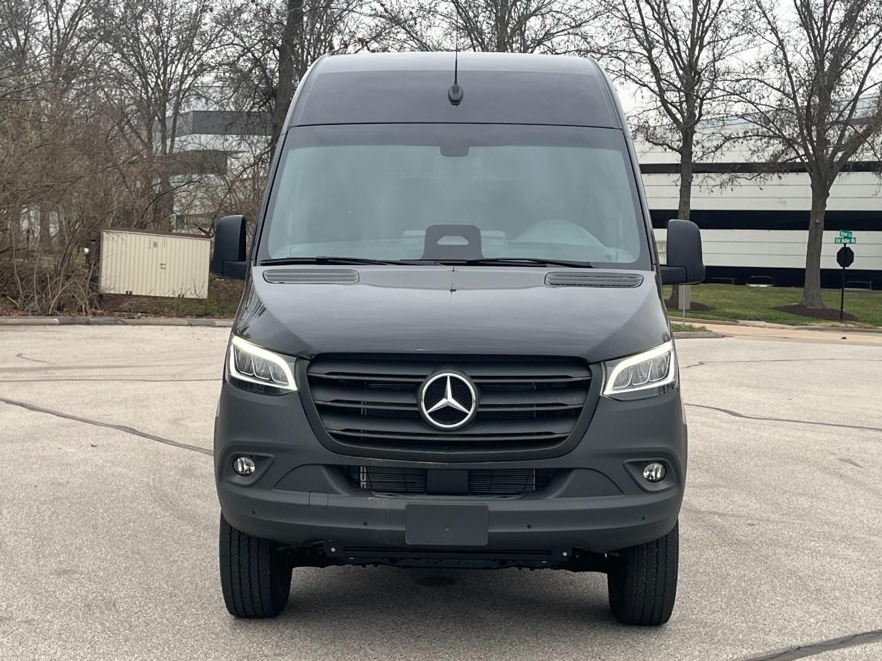Mercedes-Benz Sprinter Cargo Van Vehicle Full-screen Gallery Image 7