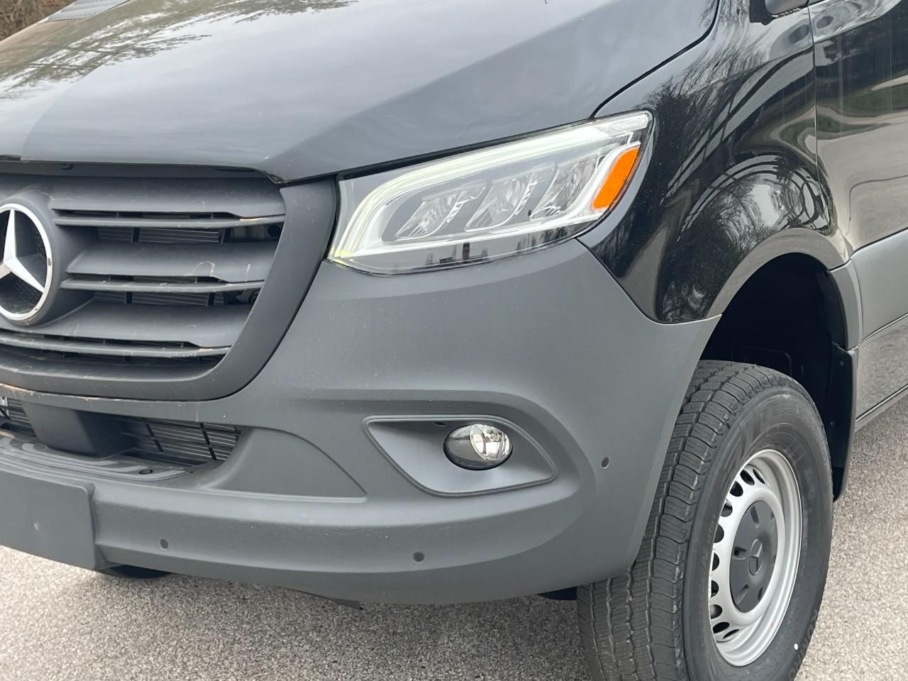 Mercedes-Benz Sprinter Cargo Van Vehicle Full-screen Gallery Image 9