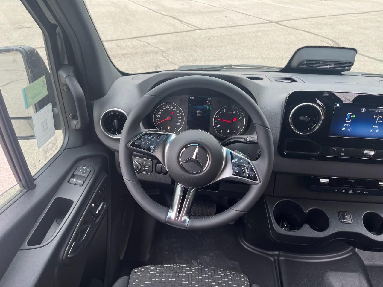 Mercedes-Benz Sprinter Cargo Van Vehicle Full-screen Gallery Image 19