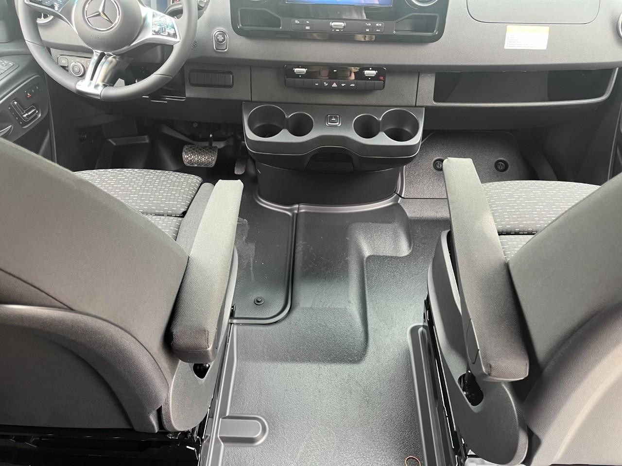 Mercedes-Benz Sprinter Cargo Van Vehicle Full-screen Gallery Image 21