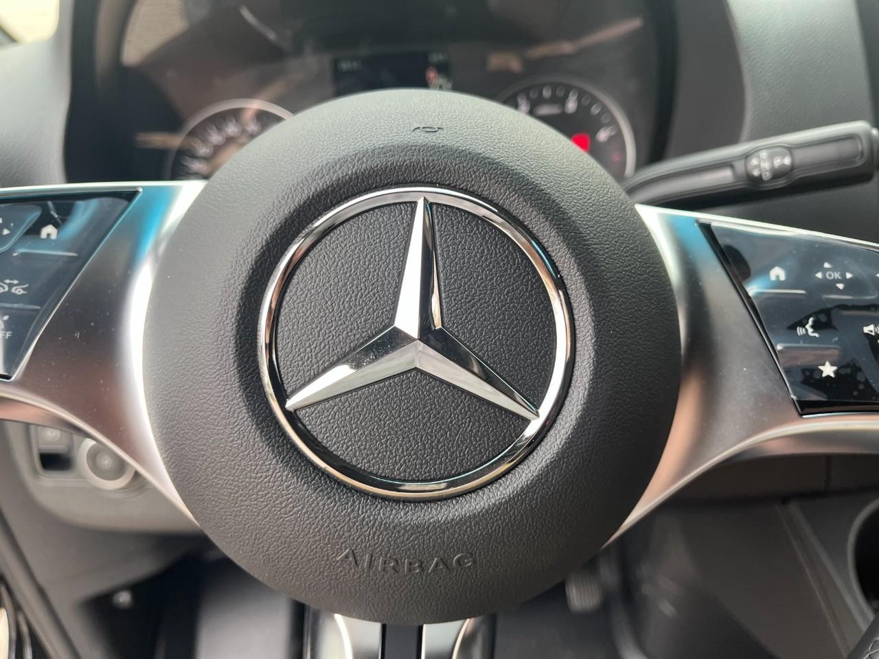 Mercedes-Benz Sprinter Cargo Van Vehicle Full-screen Gallery Image 25