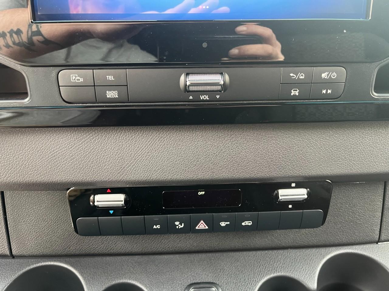 Mercedes-Benz Sprinter Cargo Van Vehicle Full-screen Gallery Image 30