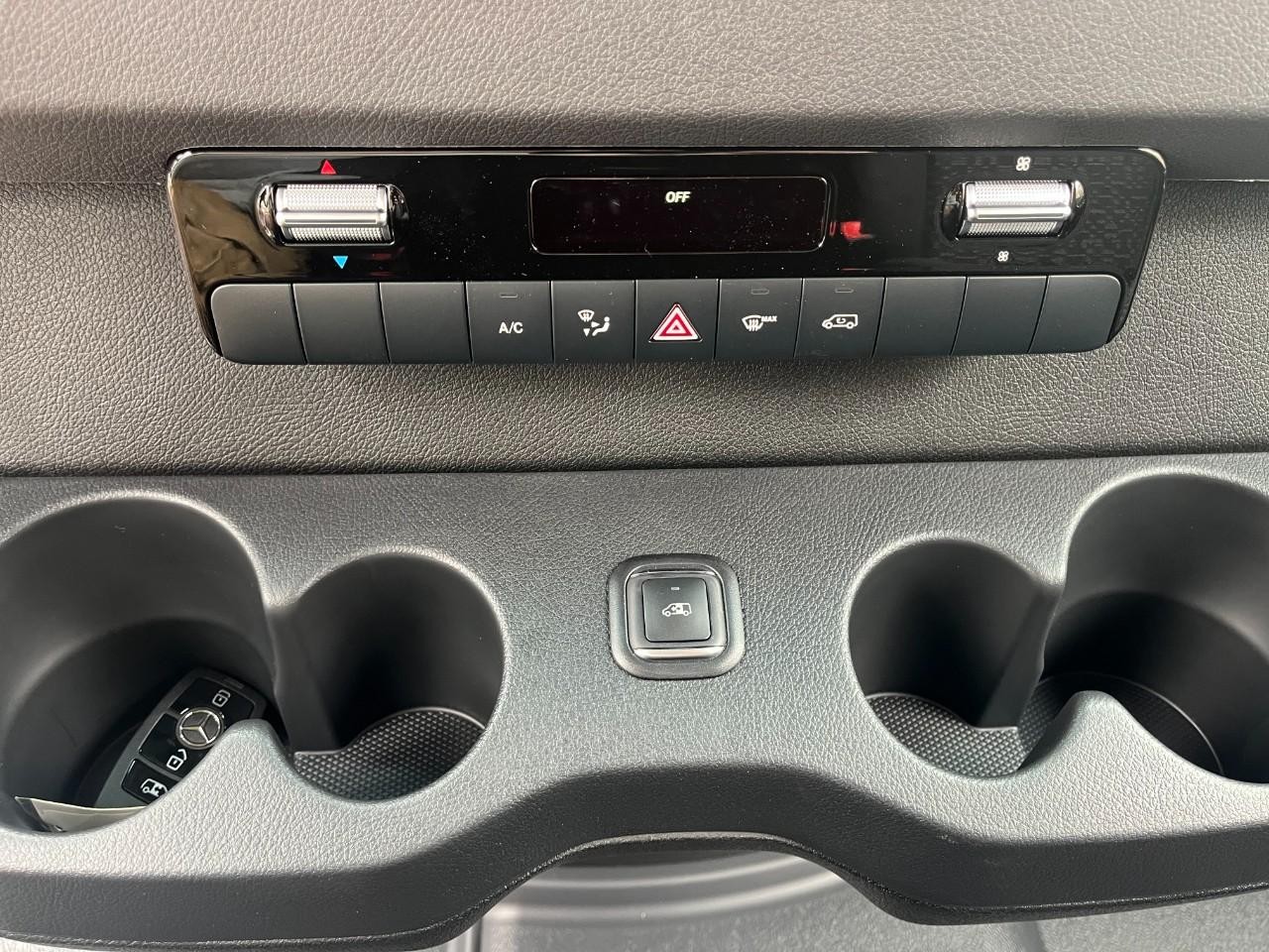 Mercedes-Benz Sprinter Cargo Van Vehicle Full-screen Gallery Image 31