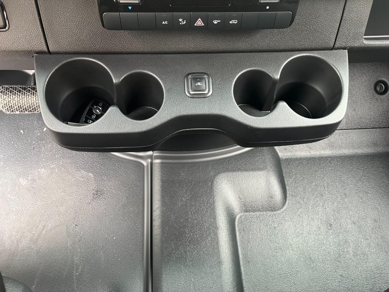 Mercedes-Benz Sprinter Cargo Van Vehicle Full-screen Gallery Image 32