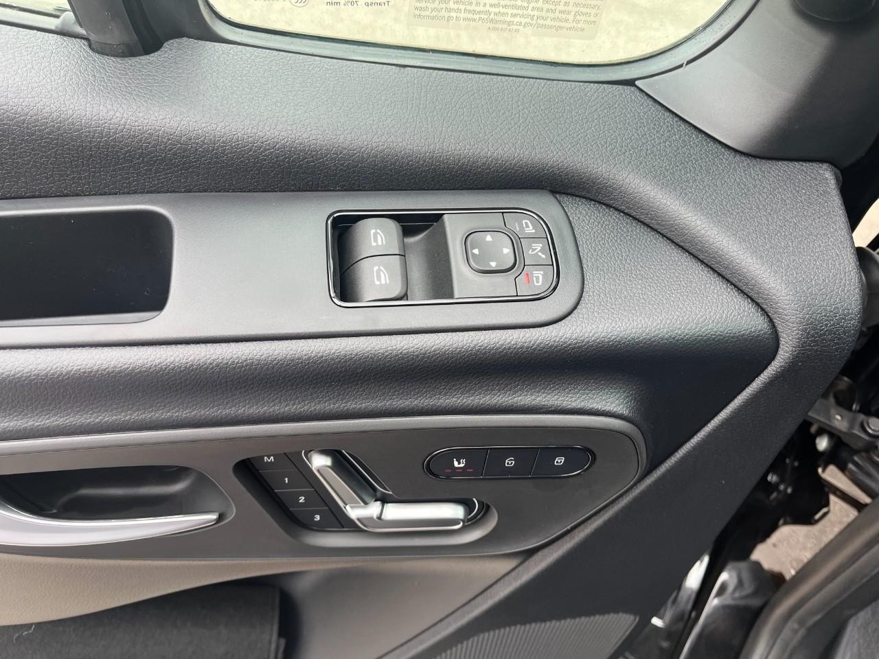 Mercedes-Benz Sprinter Cargo Van Vehicle Full-screen Gallery Image 35