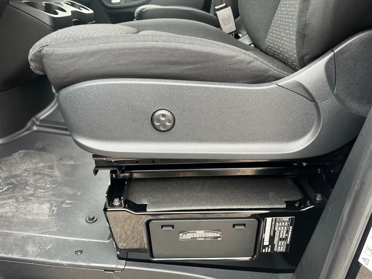 Mercedes-Benz Sprinter Cargo Van Vehicle Full-screen Gallery Image 37