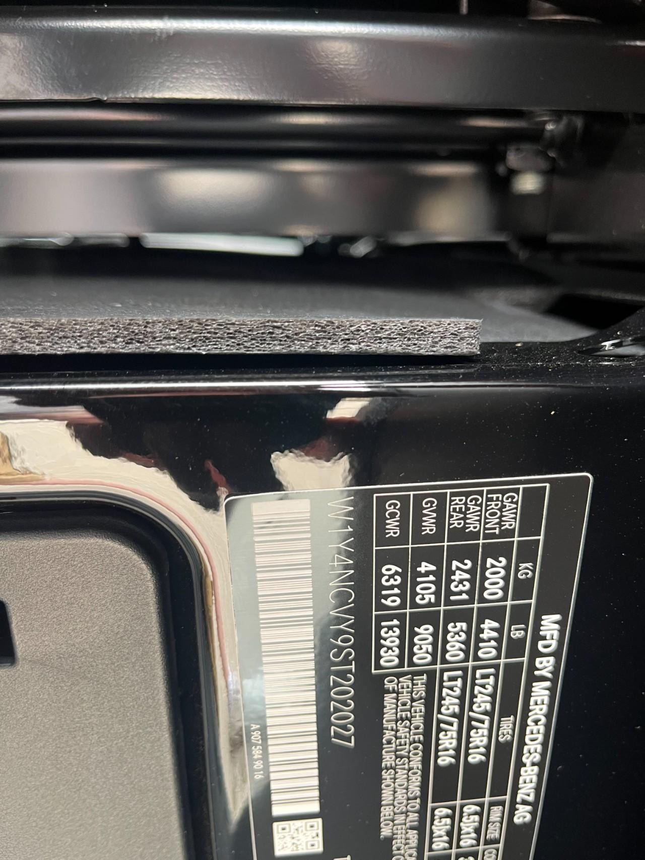 Mercedes-Benz Sprinter Cargo Van Vehicle Full-screen Gallery Image 40