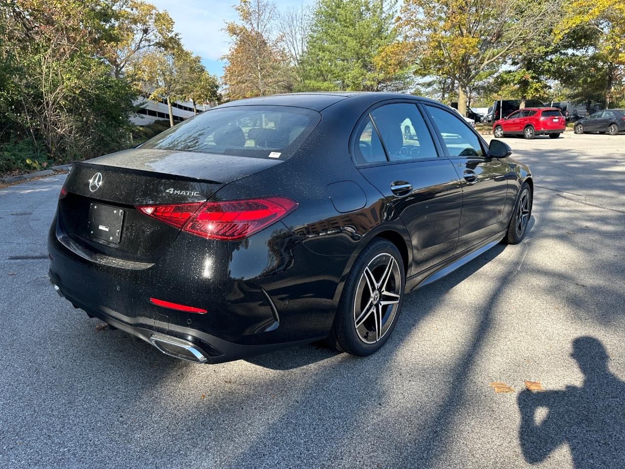 Mercedes-Benz C-Class Vehicle Full-screen Gallery Image 5