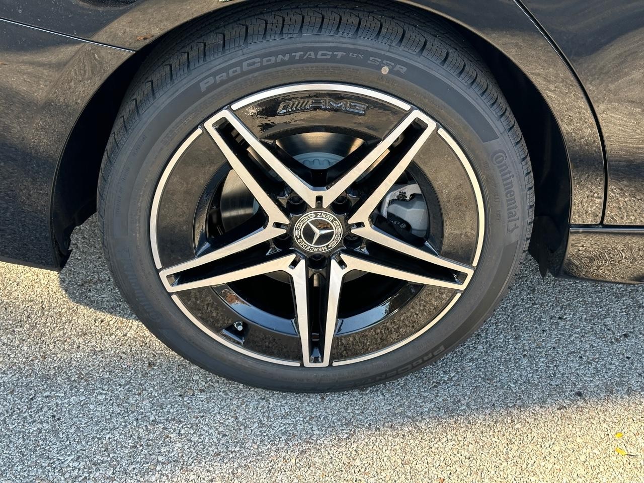 Mercedes-Benz C-Class Vehicle Full-screen Gallery Image 6