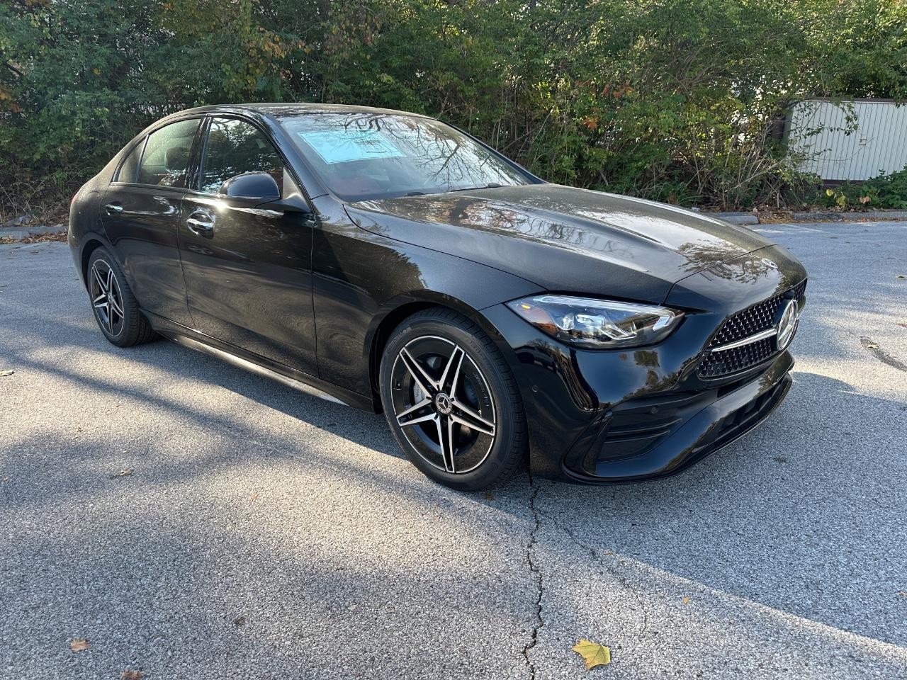 Mercedes-Benz C-Class Vehicle Full-screen Gallery Image 8