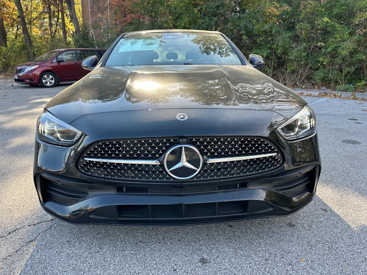 Mercedes-Benz C-Class Vehicle Full-screen Gallery Image 9