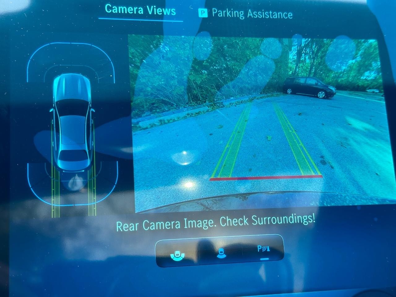 Mercedes-Benz C-Class Vehicle Full-screen Gallery Image 29