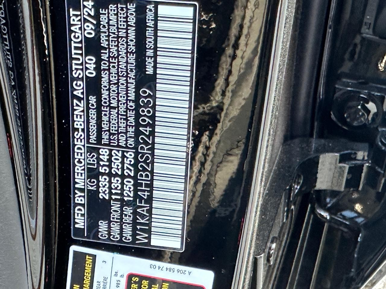 Mercedes-Benz C-Class Vehicle Full-screen Gallery Image 30