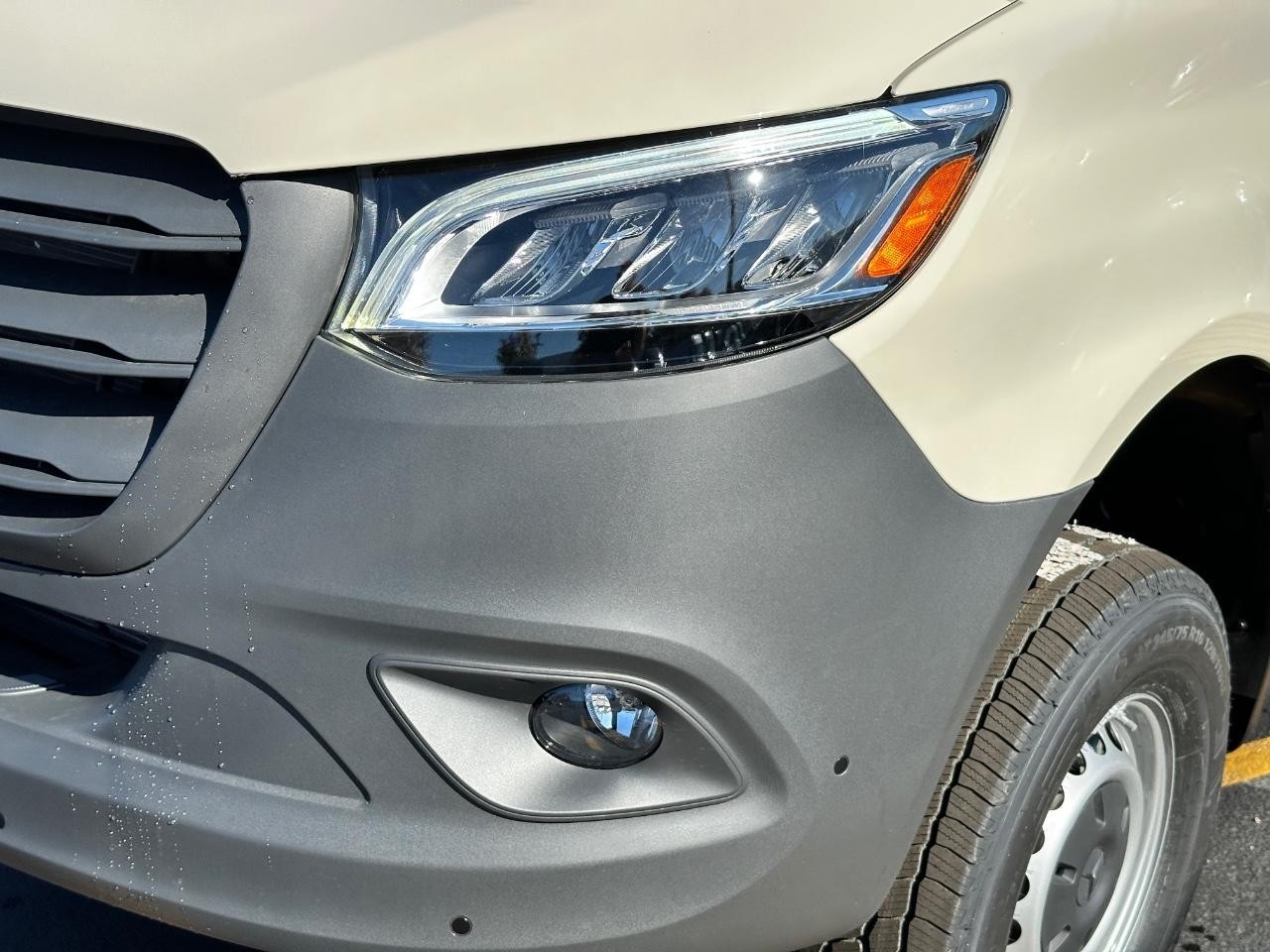 Mercedes-Benz Sprinter Cargo Van Vehicle Full-screen Gallery Image 10