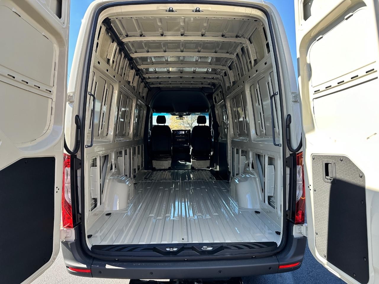 Mercedes-Benz Sprinter Cargo Van Vehicle Full-screen Gallery Image 13