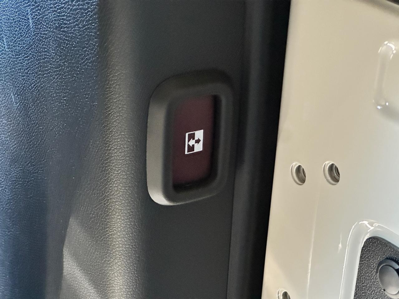 Mercedes-Benz Sprinter Cargo Van Vehicle Full-screen Gallery Image 17