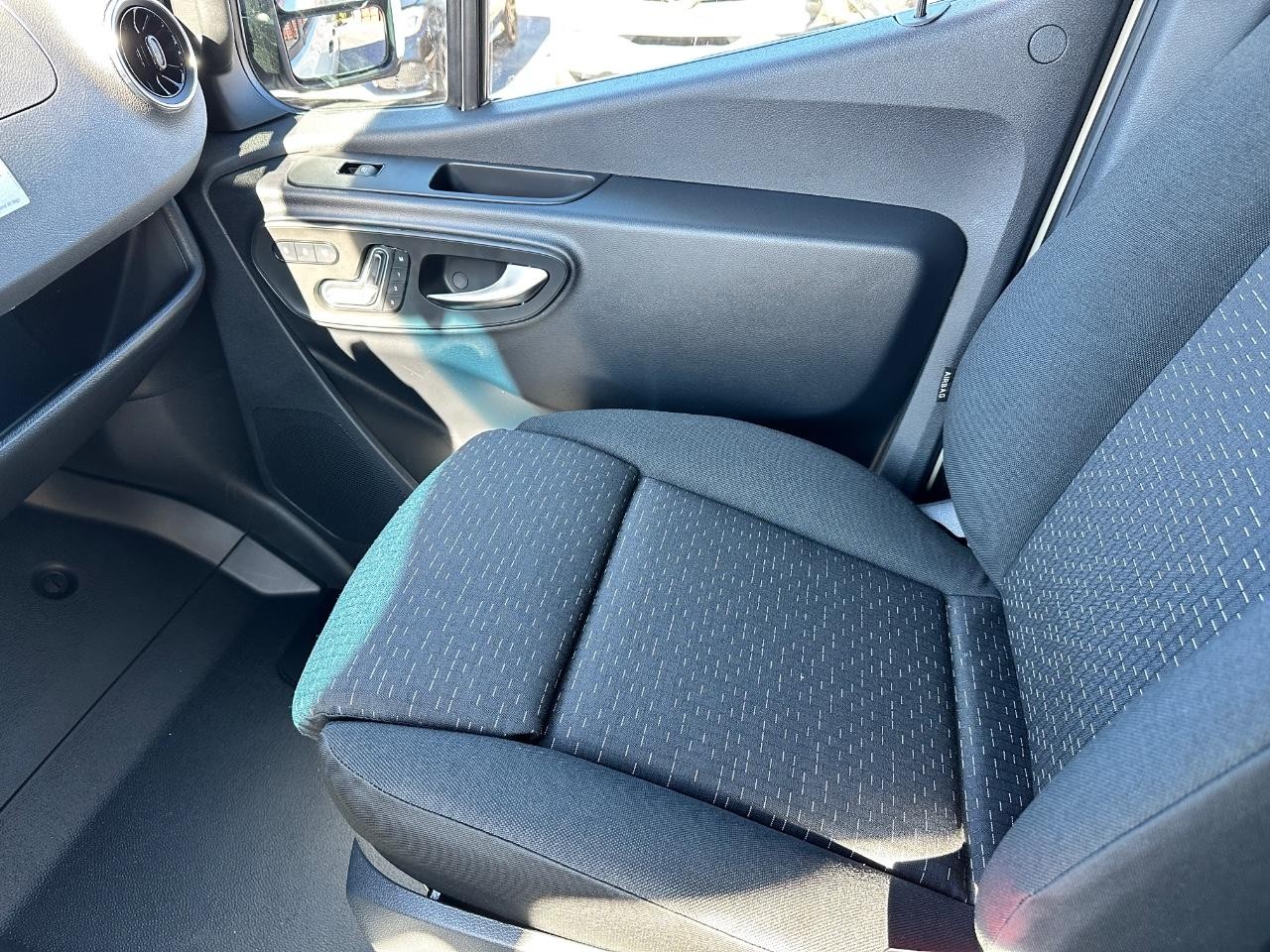 Mercedes-Benz Sprinter Cargo Van Vehicle Full-screen Gallery Image 27