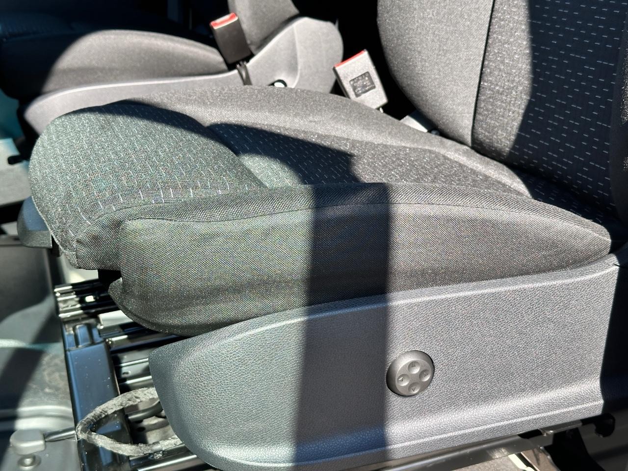 Mercedes-Benz Sprinter Cargo Van Vehicle Full-screen Gallery Image 33