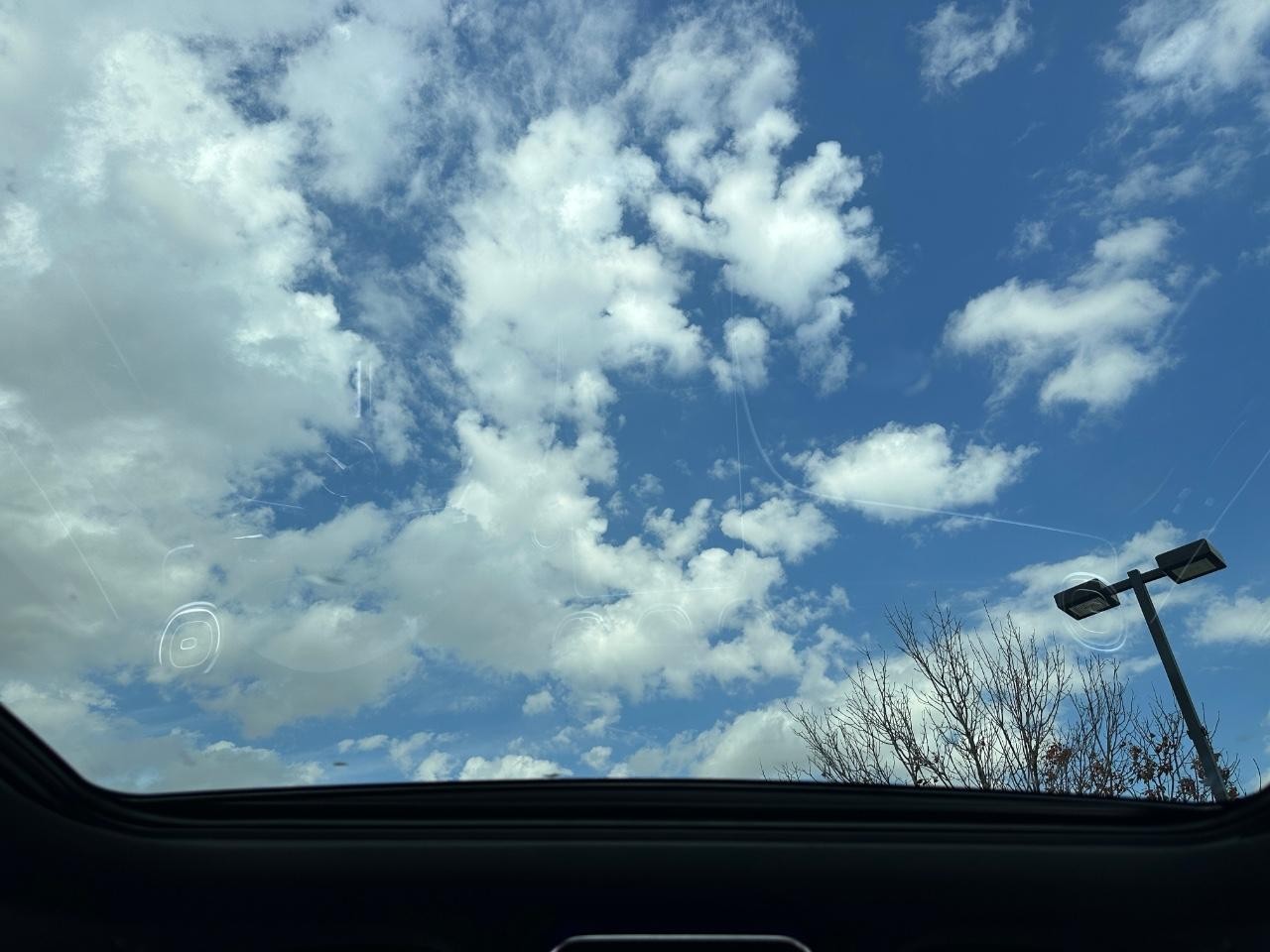 Mercedes-Benz C-Class Vehicle Full-screen Gallery Image 12