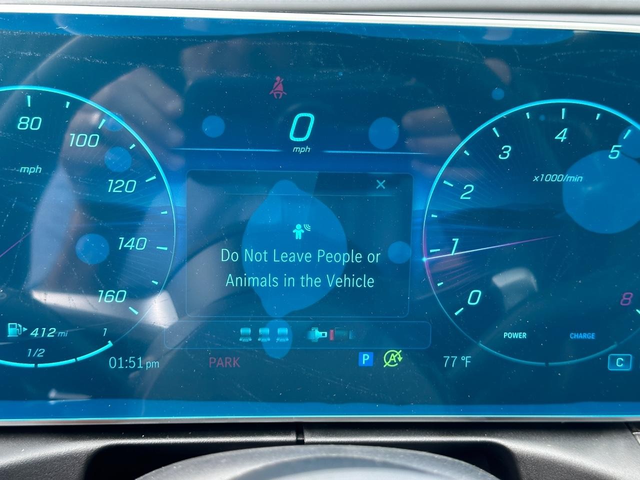 Mercedes-Benz C-Class Vehicle Full-screen Gallery Image 27