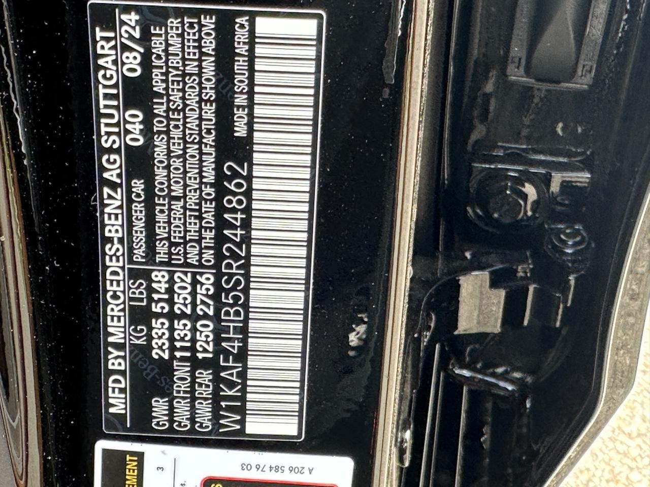 Mercedes-Benz C-Class Vehicle Full-screen Gallery Image 32