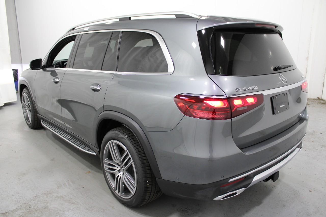 Mercedes-Benz GLS Vehicle Full-screen Gallery Image 3