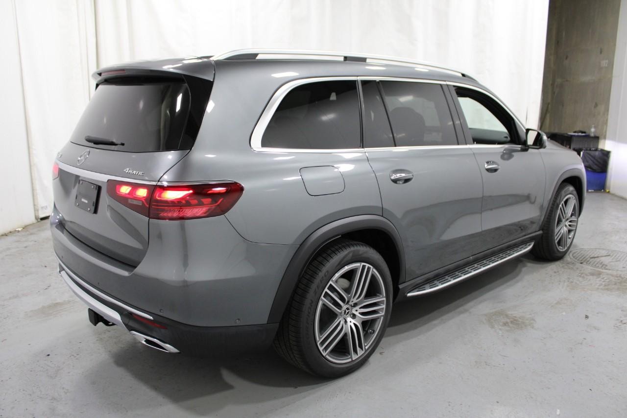 Mercedes-Benz GLS Vehicle Full-screen Gallery Image 4