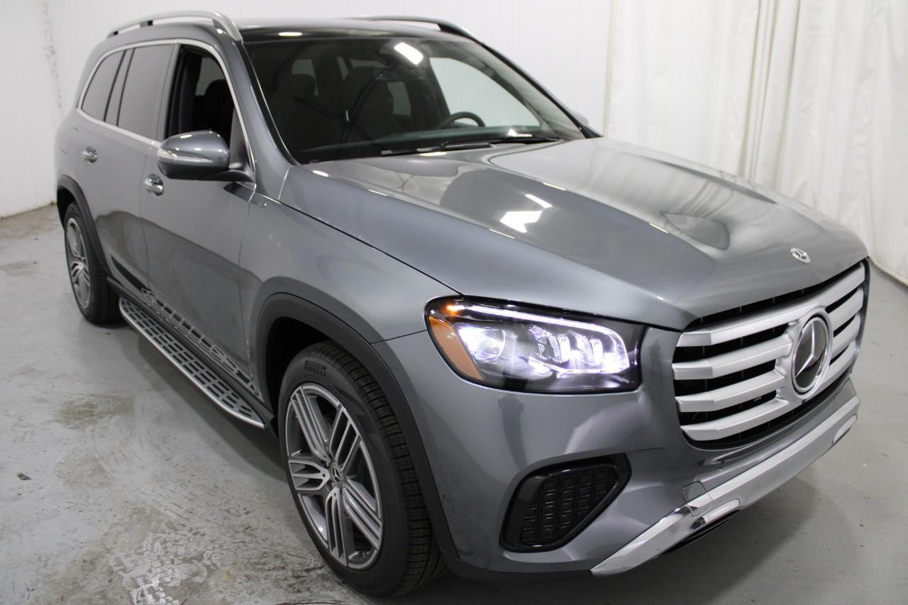 Mercedes-Benz GLS Vehicle Full-screen Gallery Image 6