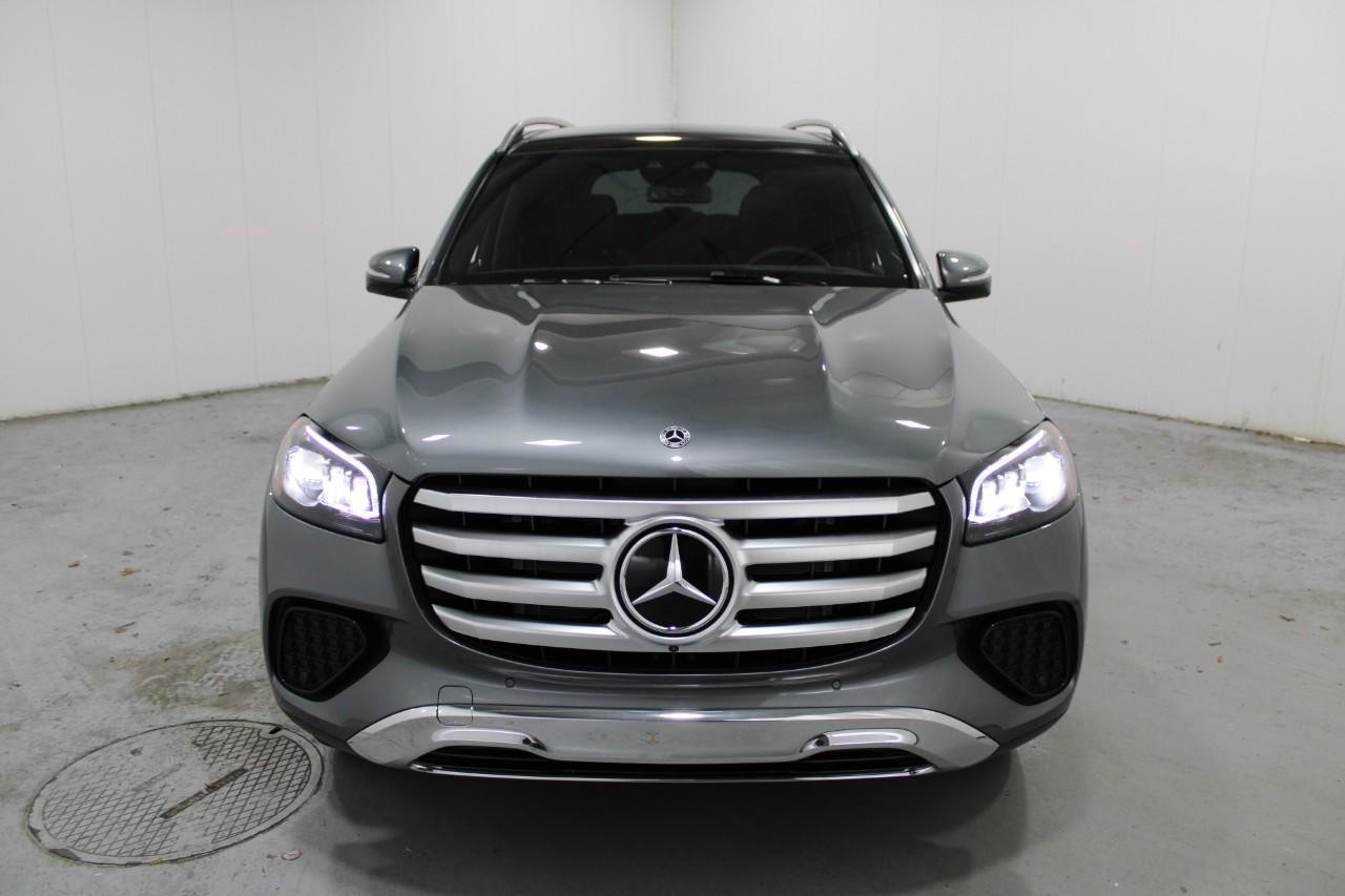 Mercedes-Benz GLS Vehicle Full-screen Gallery Image 7