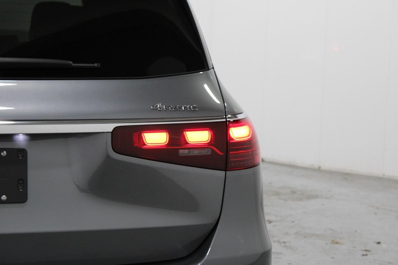 Mercedes-Benz GLS Vehicle Full-screen Gallery Image 12