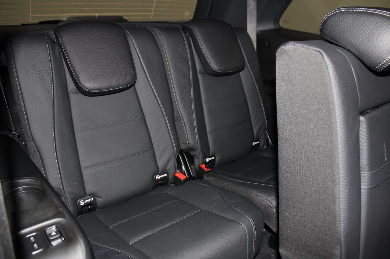 Mercedes-Benz GLS Vehicle Full-screen Gallery Image 13